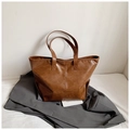 Retro brown large capacity tote bag made of high-quality PU leather for women - Brown