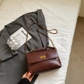 Sac bandoulière vintage marron foncé avec texture cuir ciré et boucle en métal doré - Café sans Pendentif