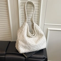 Bolso tote minimalista en forro polar blanco crema con interior amplio y correa ancha - Blanco