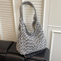 Bolso hobo minimalista de tweed blanco y negro con textura tejida y gran capacidad - Negro & Blanco