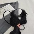 Borsa a mano in peluche nero con manici rotondi e chiusura a girello in metallo - Nero