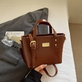 Secchiello chic in ecopelle marrone caramello con manici e tracolla regolabile - Marrone Senza Ciondolo