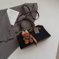 Bolso tote retro vintage bicolor negro y marrón con colgante de oso y correa ajustable - Negro con colgante