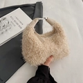 Schicke cremefarbene Webpelz-Tasche mit Ledergriff und Metallverschluss für den Alltag - Khaki