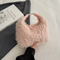 Rosa lockige Kunstfell-Teddy-Tasche mit passendem Ledergriff und Silberschnalle - Rosa