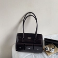 Dunkelbraune glänzende Einkaufstasche mit drei Vordertaschen und Silber-Metallschnallen - Ohne Anhänger / Kaffeebraun