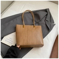 Sac cabas marron texturé avec boucles dorées et fines bretelles au style minimaliste chic - Kaki (Sans Pendentif)