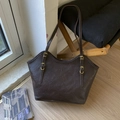 Minimalist large capacity dark brown leather tote bag with stylish wavy top edge - No Pendant / Coffee