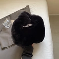 Chique zwarte pluche handtas van imitatiebont in minimalistische herfststijl - Zwart