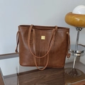 Borsa tote vintage in pelle marrone con dettagli dorati e coulisse laterale - Marrone