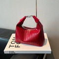 Red woven leather hobo bag with a silver buckle and elegant Intrecciato pattern - Red (No Pendant)