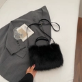Sac bandoulière tendance en fausse fourrure noire avec poignées en cuir et métal doré - Noir sans Pendentif