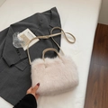 Sac à bandoulière en fausse fourrure peluche beige avec poignées en cuir élégantes - Blanc Cassé Sans Pendentif