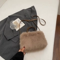 Sac à main chic en fausse fourrure marron clair avec lanières en cuir pour l'hiver - Kaki Sans Pendentif