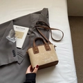 Borsa a secchiello beige e marrone chic con marchio MIKAXIQI e rivetti retrò - Khaki Senza Pendente
