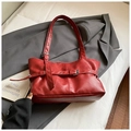 Rode leren tote bag voor dames met decoratieve retro gespband details en glans - Rood