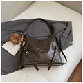 Retro large brown tote bag with glossy leather texture and donut charm accessory - With Pendant / Brown