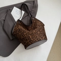 Große Shopper-Tasche mit Leopardenmuster und braunen Ledergriffen im Büro-Stil - Braun