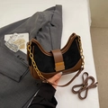 Franse vintage hobo tas in zwart suède en bruin leer contrast met gouden kettinghandvat - Zwart