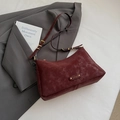 Elegant dark wine red underarm bag in vintage faux leather with gold logo hardware - Red