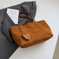 Bolso tote vintage de ante caramelo con asas largas y monedero redondo a juego - Marrón