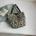 Leopard pluche shopper in grijs en bruin imitatiebont met veel opbergruimte - Zwarte Luipaard