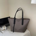 Grande borsa tote color talpa minimalista con manici neri e trama in nylon resistente - Grigio Senza Pendente