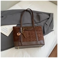 Borsa tote marrone vintage con motivo trapuntato a rombi e ciondolo a ciambella - Con Ciondolo / Marrone
