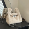 Sac seau en fausse fourrure beige avec bandoulière en cuir marron et fermoir rotatif - Kaki Clair (Sans Pendentif)