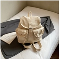 Zaino minimalista in pelle PU bianco crema da donna con tasche multiple e design con patta - Grigio Beige