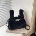 Mini sac à bandoulière en fausse fourrure noire avec fermoir rotatif argenté - Noir (Sans Pendentif)