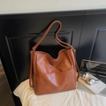 Retro brown large-capacity tote bag in premium PU leather with front pockets for work - Brown