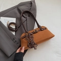 Vintage karamelbruine bowling baguette tas met schouderriem en mini abacus bedeltje - Bruin met hanger