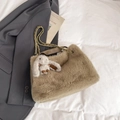 Mini-Plüsch-Umhängetasche in Erdbraun mit Hasen-Anhänger und goldener Kette - Khaki Mit Anhänger