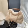 Mini sac à main en fausse fourrure beige avec poignée en cuir marron et chaîne dorée - Abricot Sans Pendentif