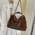 Sac fourre-tout en fausse fourrure marron avec chaîne dorée et texture douce en peluche - Brun Sans Pendentif