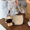 Schicke beige Umhängetasche mit besticktem Gurt und niedlichem Teddybären-Anhänger - Khaki Mit Anhänger