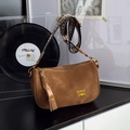 Borsa a tracolla in pelle scamosciata marrone con tracolla boho ricamata e hardware vintage - Marrone Senza Ciondolo