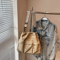 Khaki Nylon Umhängetasche mit Multi-Taschen-Design und praktischem Kordelzug - Khaki