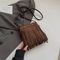 Sac seau à franges marron avec clous étoiles métalliques et texture suédine chic - Sans pendentif / Marron