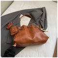 Braune Tunnelzug-Beuteltasche aus Retro-PU-Leder mit abnehmbarem Münzfach und Gurt - Mit Anhänger-Stil / Braun