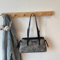 Borsa a spalla chic con texture in marmo grigio e spalline nere regolabili giornaliere - Tè Scuro (Senza Pendente)