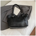 Klassische schwarze Tragetasche aus Kunstleder mit silbernen Schnallen für den Beruf - Ohne Anhänger / Schwarz