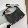 Chic black large-capacity shoulder tote bag in soft leather with adjustable gold buckle - Black without Pendant