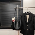 Minimalist black pebbled leather tote bag with a cute white plush bear charm - With Pendant / Black
