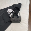 Schicke graue Mini-Eimertasche mit schwarzen Ledergriffen und Schultergurt Damen - Schwarz ohne Anhänger