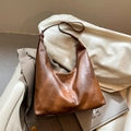 Sac hobo chic en similicuir marron avec bandoulière réglable pour femme au style décontracté - Marron