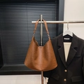 Vintage braune Ledershopper-Tasche mit großem Fassungsvermögen und verstellbarem Schultergurt - Kaffee ohne Anhänger