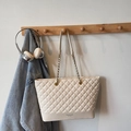 Detail of quilted rhombic pattern and chain strap on cream white large tote bag - Rice White (No Pendant)