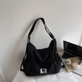 Borsa tote in nylon nero con logo orso, spalline regolabili e tasche con coulisse - Nero